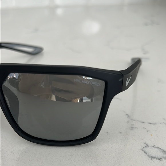 Nike Running Black Sunglasses - Picture 3 of 8